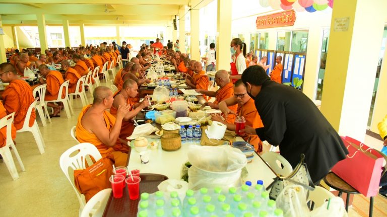 กิจกรรม ถวายน้ำปานะ ผู้เข้าสอบธรรมสนามหลวง ปี 2566