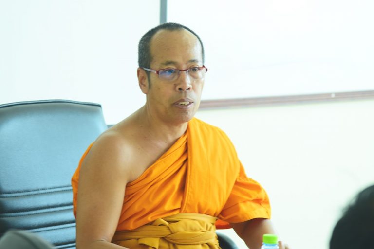 คณะกรรมการทำงานประเมินทักษะภาษาอังกฤษนิสิตปริญญาตรี ได้ประชุมเพื่อประเมินผลการจัดอบรมความรู้แก่นิสิต